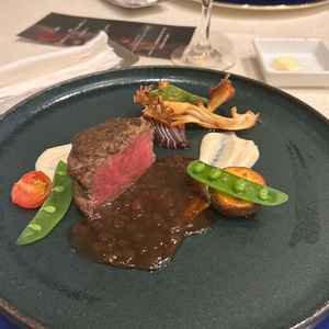 メインのお肉料理。柔らかく、とても美味しかったです。