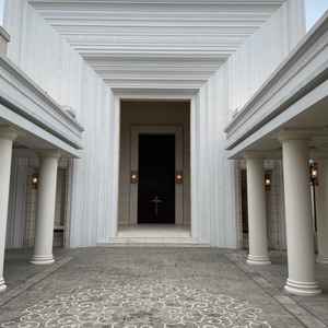 チャペルの外観は他ではないような形をしており、参加者の記憶に残りやすい。