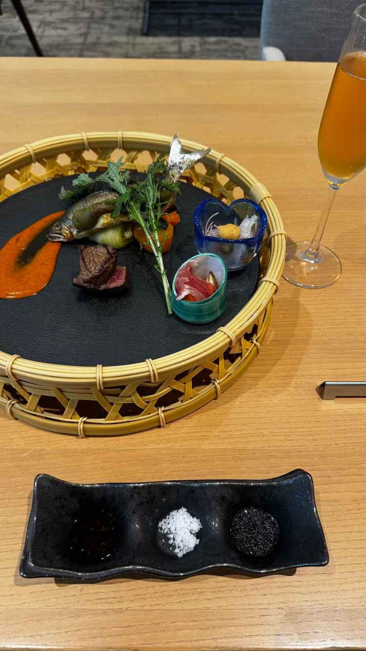 季節の野菜とお肉を食べました。食べ方もたくさんあり、当日ゲストも楽しんで食事ができると感じました。