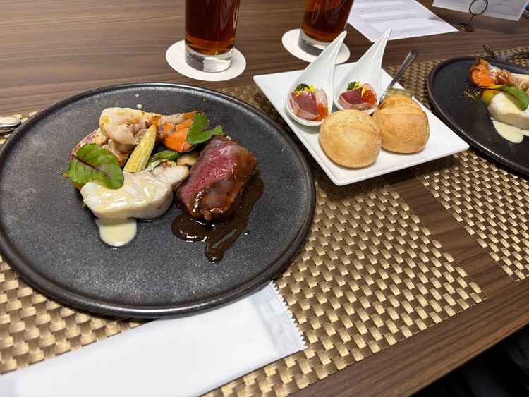 試食その1。肉が柔らかくて美味しかった。