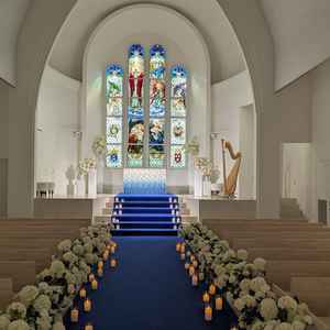 チャペルの写真。映像を投影できる仕組みが斬新で良いなと感じた。