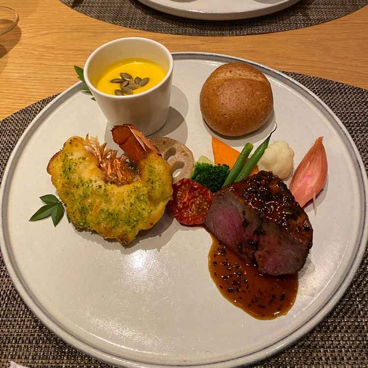 試食。仕込みに1週間かけているだけありとても美味しかった。