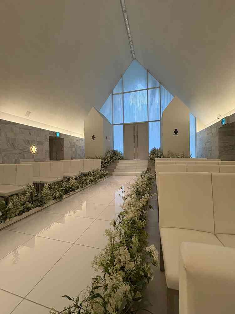 入り口も数段あり、どのゲストからも全身が見えます