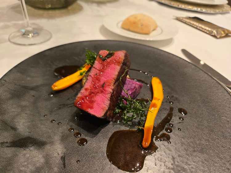 メインのお肉はとても美味しかったです。柔らかく、味付けもとてもよかったと思います。