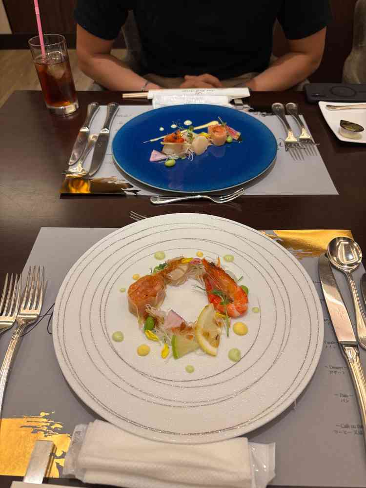 前菜のサーモン、ほたて、えび、いか