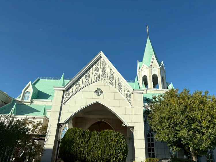 チャペルの外観写真です。非常に大きいため遠くからでも非常に目立って素敵でした。