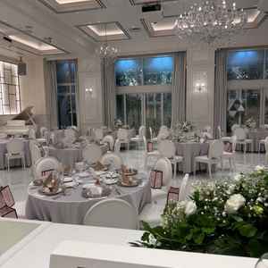 新郎新婦目線でのパリの披露宴会場。