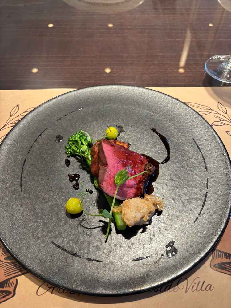 お料理は味はもちろん盛り付けがとても美しく、見た目の彩りやソースもおしゃれでゲストも好評になりそう