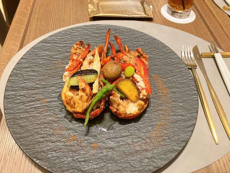 非常に美味しい立派なロブスター