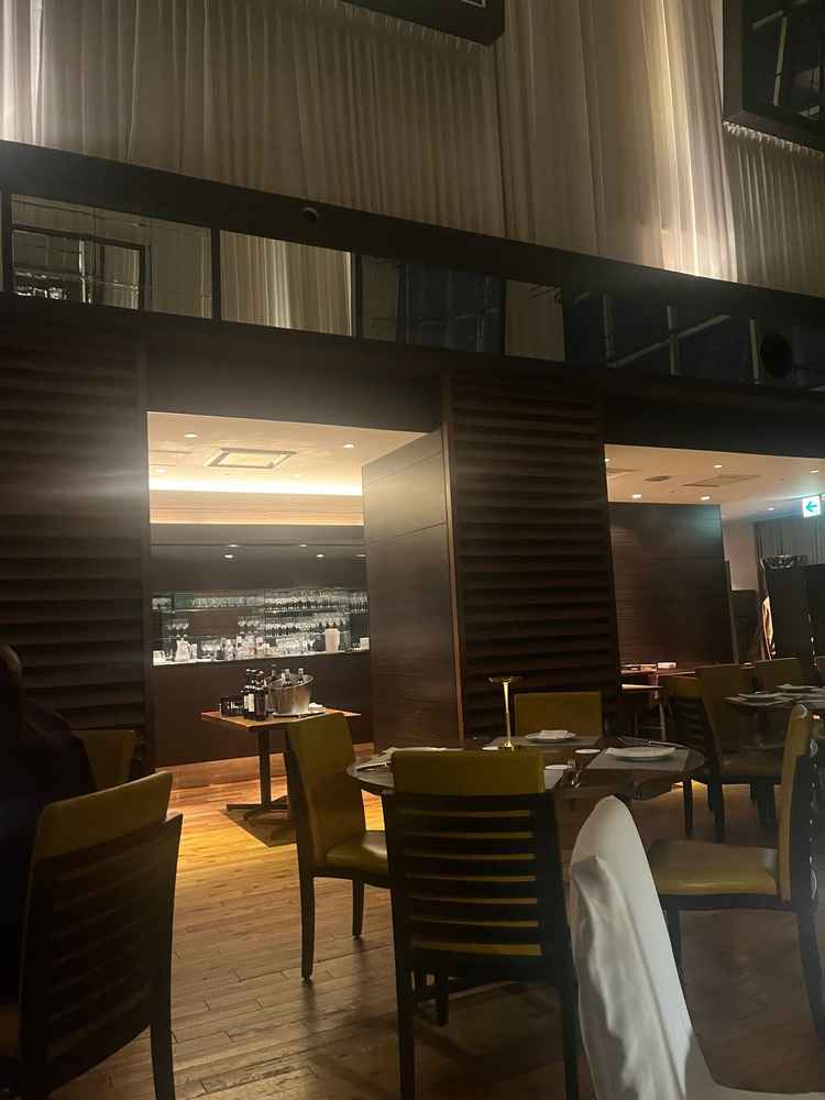 外のチャペルと中のチャペルはこの場所からひとつながりで迷わなくていい！披露宴食事はここで出来る