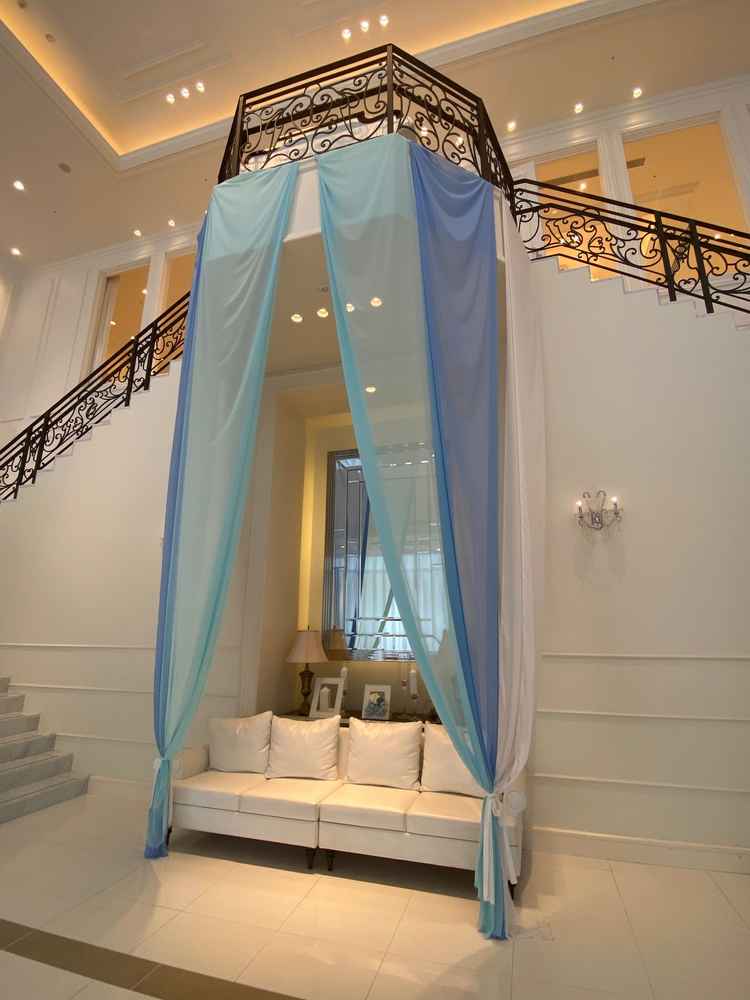 4枚目の会場には階段が設置されており、階下スペースも使用できます。歓談の場にも良さそうでした。