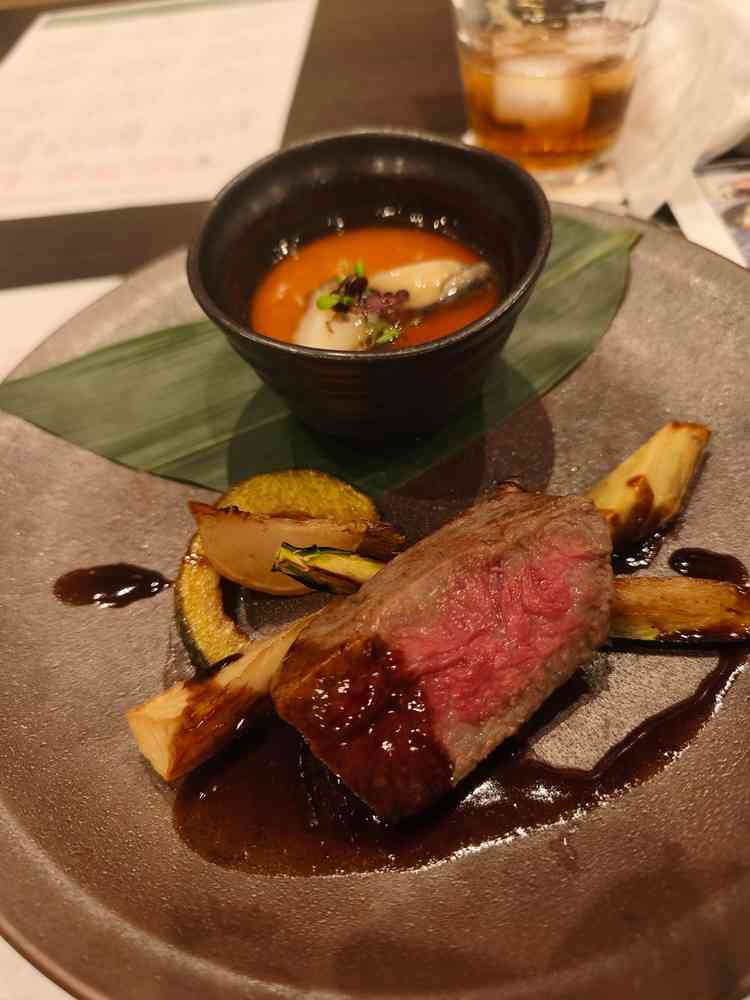 試食会のメイン料理です。オリジナリティのある味付けで味付けは勿論、見た目も華やかで、素敵な料理でした