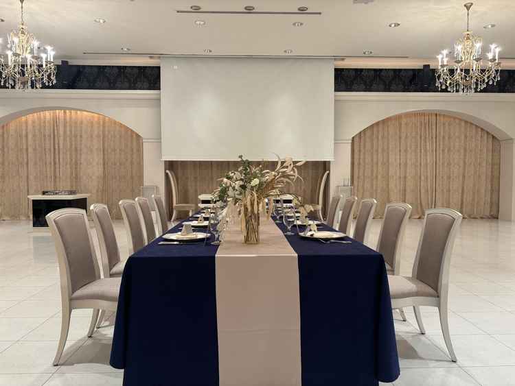 披露宴会場の写真。窓も大きく綺麗だった。