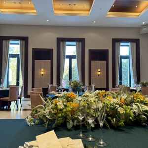 披露宴会場。モダンな雰囲気。