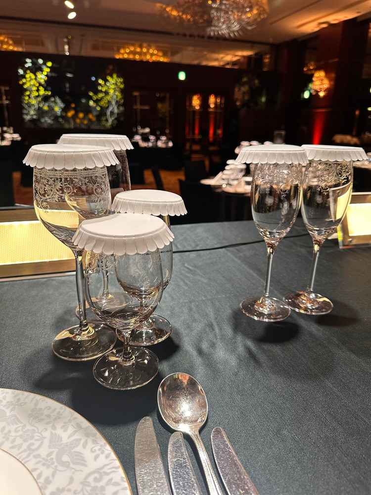 当日使用するグラス。なかなか、このような華やかなグラスは見ないところ、ここでも華やかさを感じました。