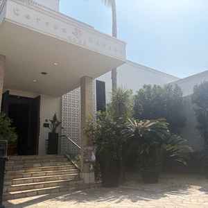 エントランスとても、しっかりとした外観でした。