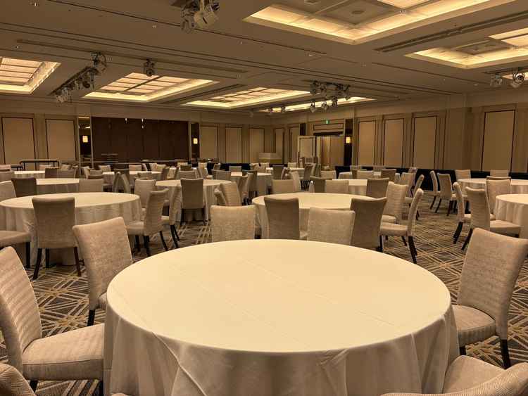 披露宴会場の写真。演出の自由度が高いと感じました。