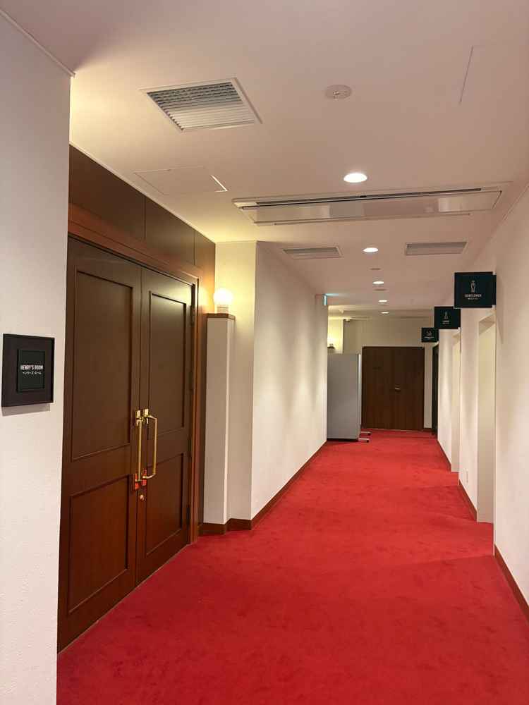 披露宴会場（洋室）前の写真。レストランと離れていてプライベートがあり、トイレ動線が良かったです。