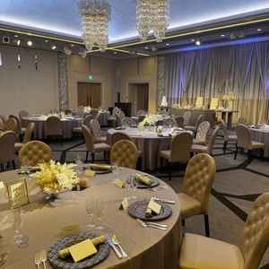 セットしていただいている披露宴会場を見せていただきました。理想の会場で魅力に思いましたわ