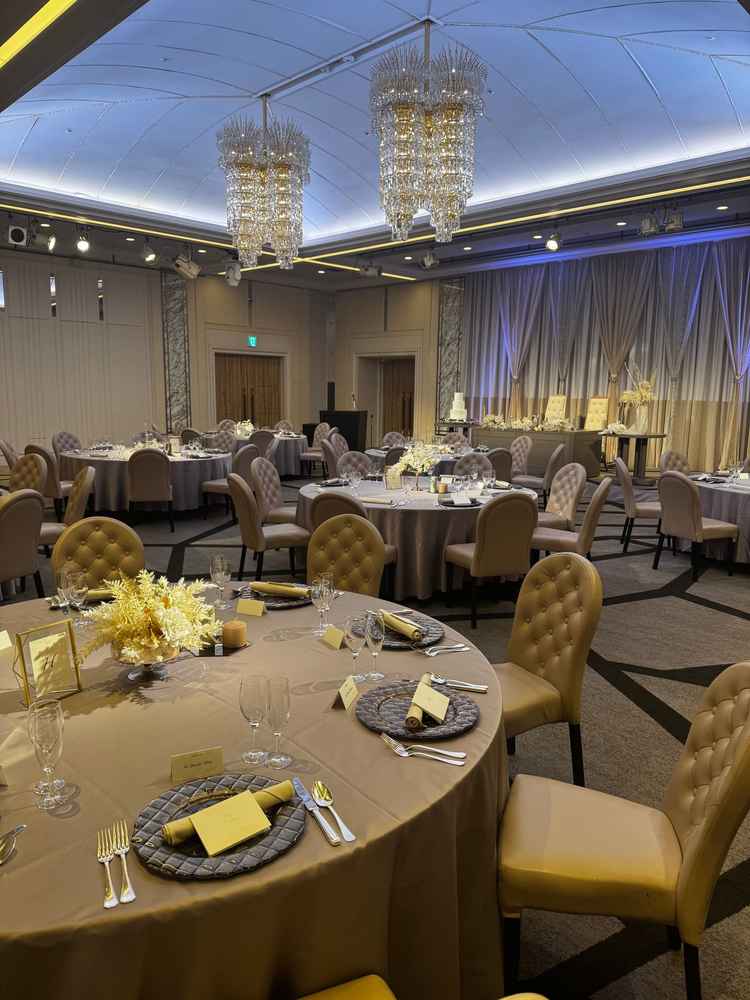 セットしていただいている披露宴会場を見せていただきました。理想の会場で魅力に思いましたわ