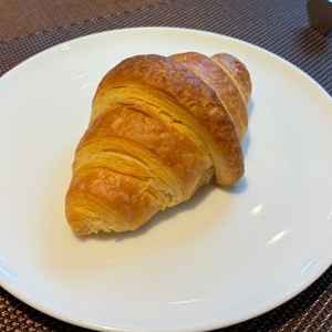 試食でいただいたクロワッサンです。焼きたてが出てきて、バターの香りや食感がすごくよかったです。