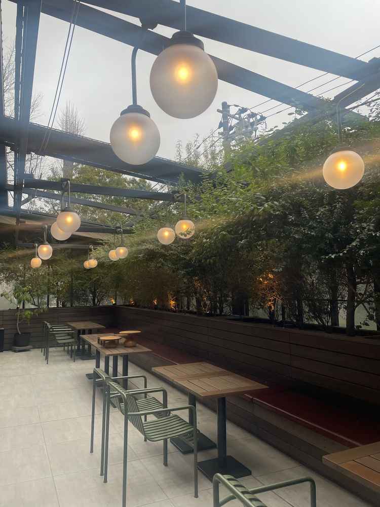 MORIという披露宴会場のテラス。披露宴中はテラスも使用できるとのこと。