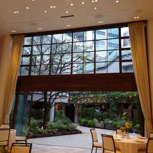 窓が大きくて、実際の広さの割には開放的に感じられました。