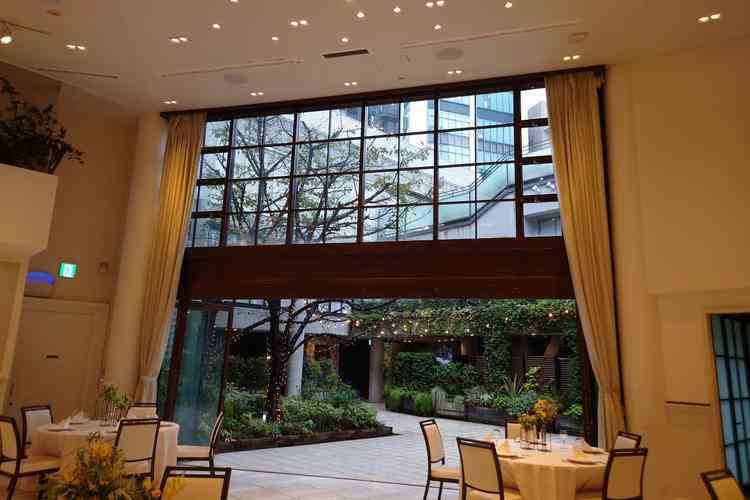 窓が大きくて、実際の広さの割には開放的に感じられました。