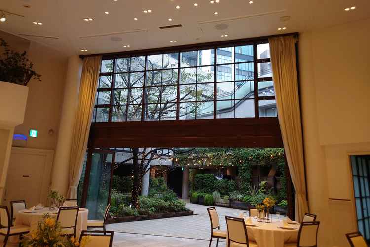 窓が大きくて、実際の広さの割には開放的に感じられました。