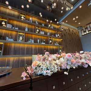 披露宴会場を3ヶ所見学したうちの2つ目の会場です。お花がとても綺麗でした。