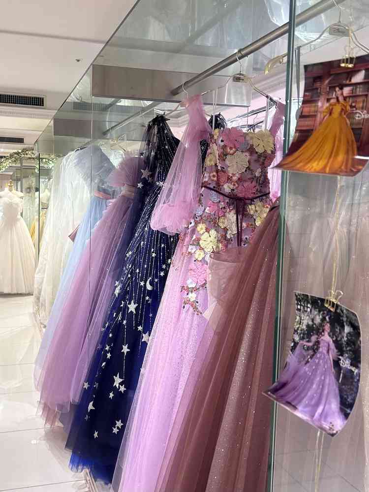 衣装室のドレス