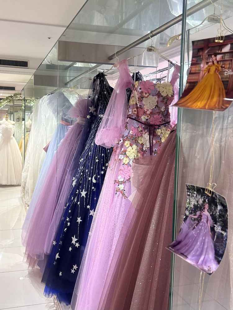 衣装室のドレス