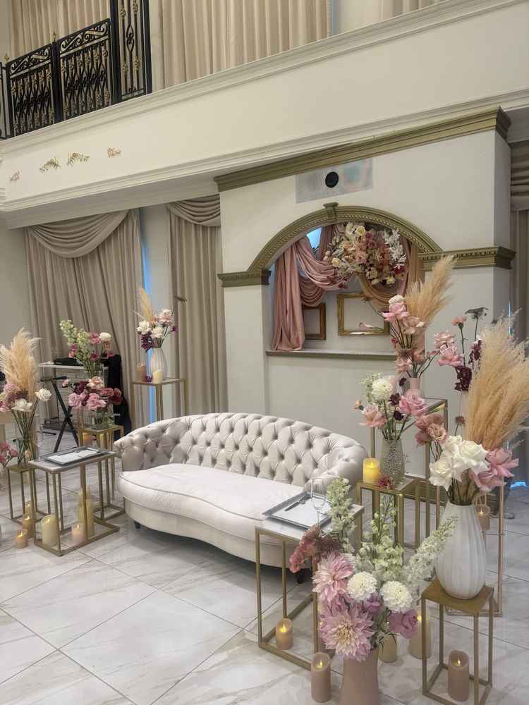 披露宴会場エノク。ピンクのフラワーコーディネートが可愛かったです。