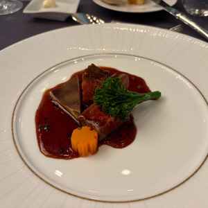 冷たい前菜、お魚、お肉、デザート、シャンパン、ワインとしっかりといただくことができました。感謝です。