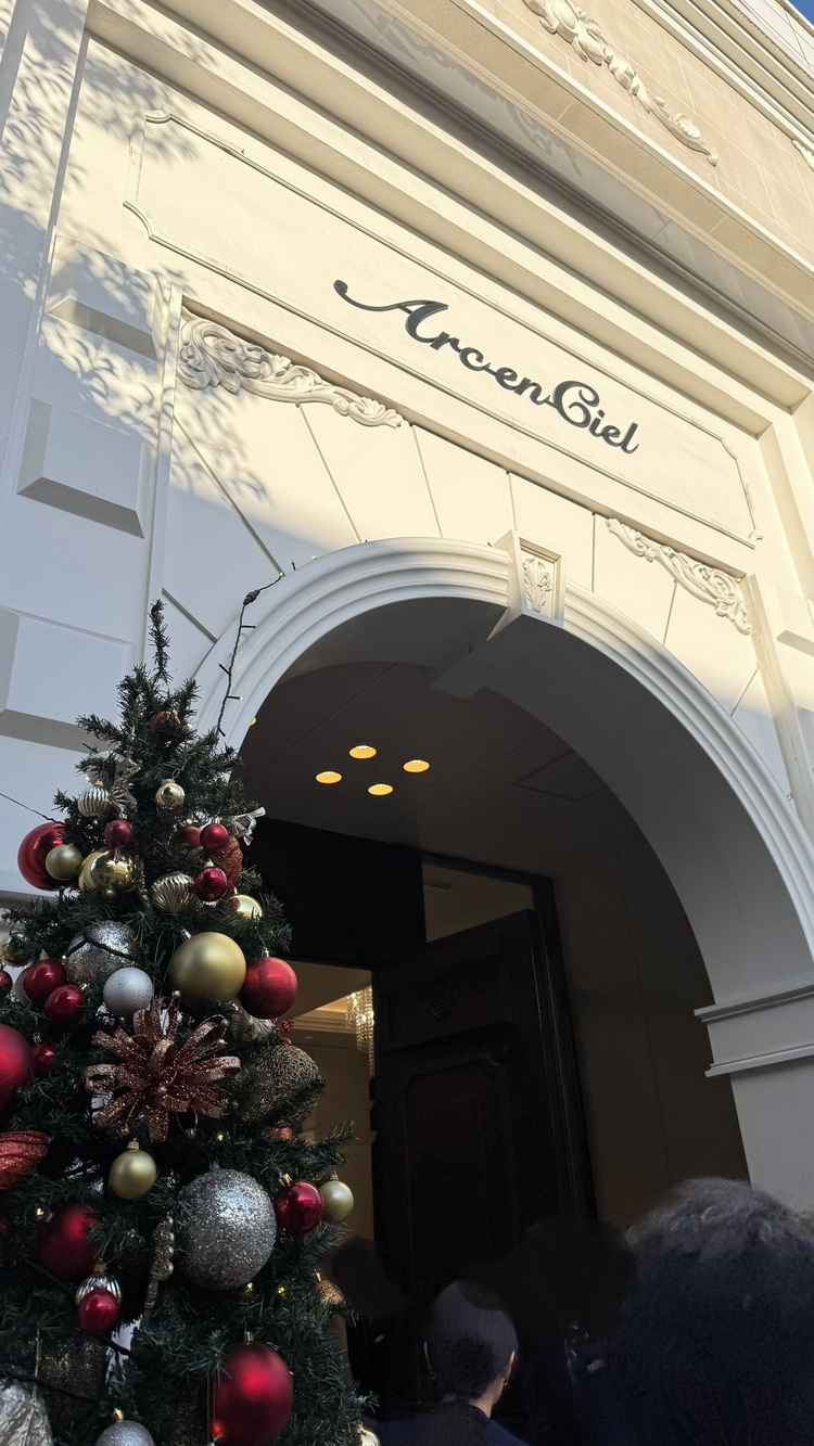 季節の装飾がされており、入り口からワクワク感がある。スタッフが常に外に立っていて、もてなし感が強い。