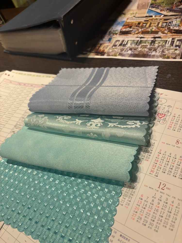 テーブルクロスはかなり種類が多く好みに合わせたアレンジができる。