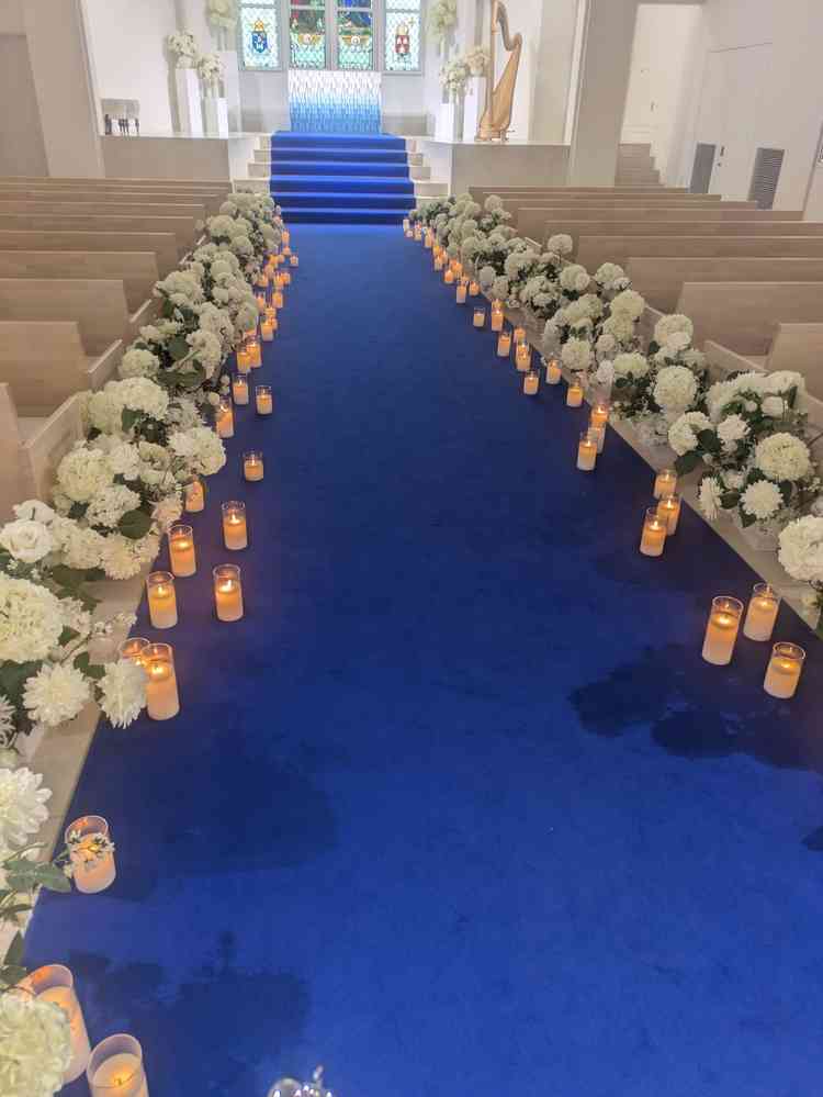 幻想的な青のバージンロード