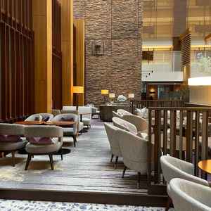 受付兼ゲスト控え室。ドリンクと一口サイズのフードが提供されるようです。(フード有料)