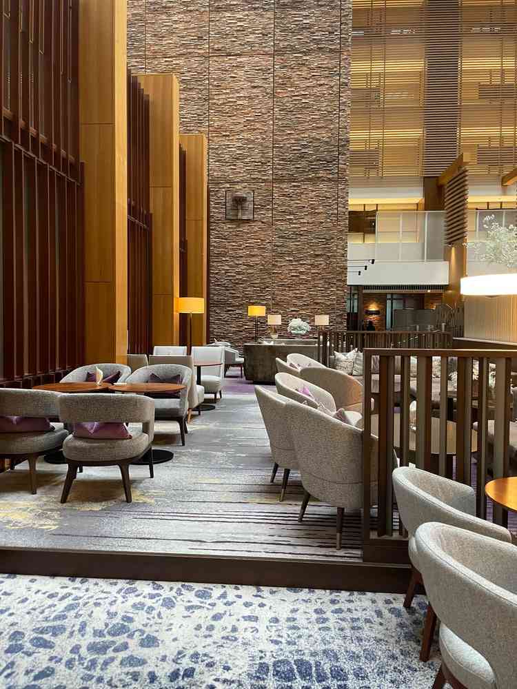 受付兼ゲスト控え室。ドリンクと一口サイズのフードが提供されるようです。(フード有料)