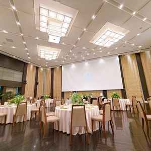 NO.1の会場。1番広く、プロジェクターも大きく、他人のエンディングビデオを見たが、感動的だった？