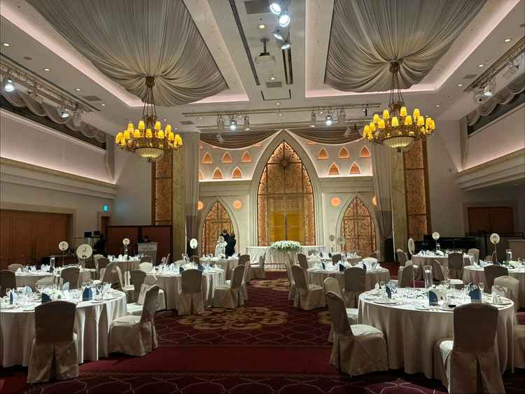 披露宴会場②室内で雨の日も安心な場所です。とても格式を感じる空間でした。