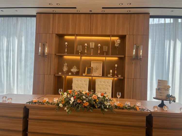 披露宴会場は、装飾でかなり印象が変わるイメージでした。