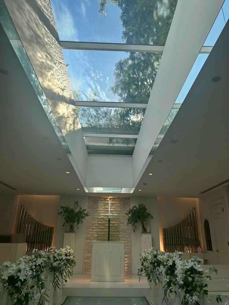 式場へ太陽光が降り注いでおり、とても綺麗でした