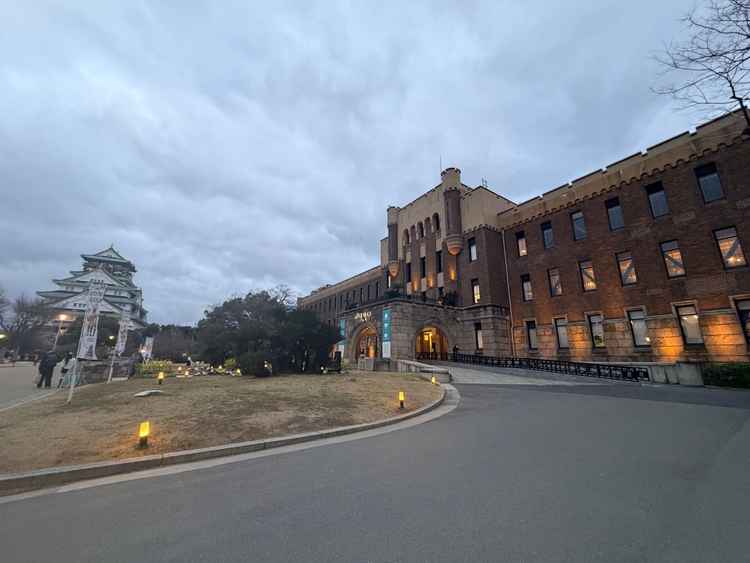 式場の横にすぐ大阪城が見える。