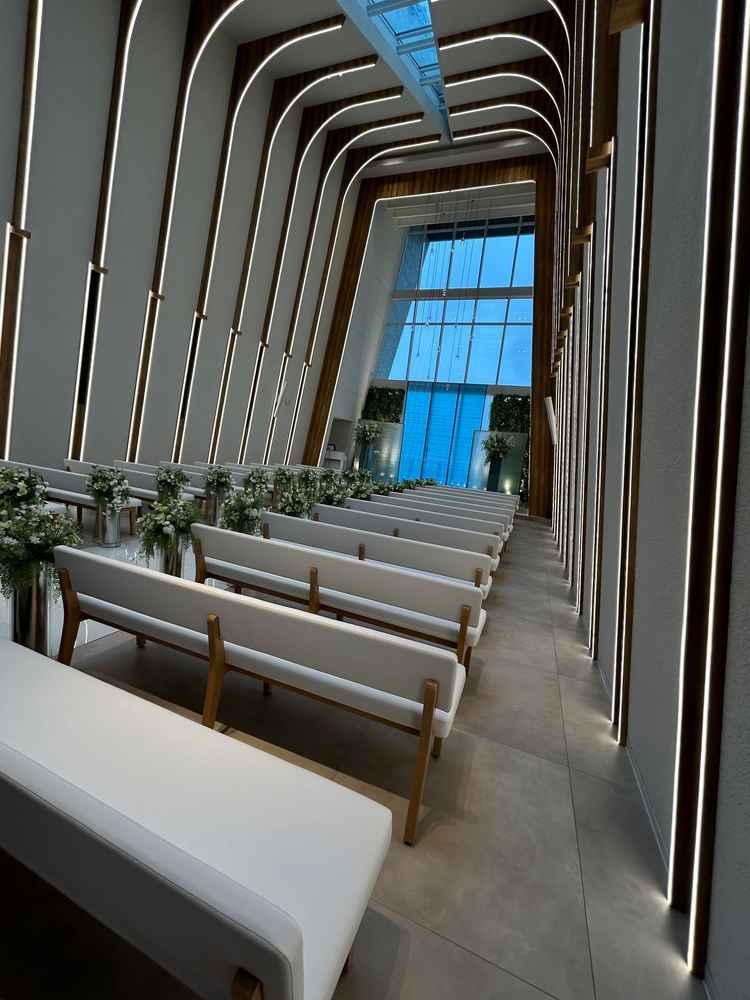 チャペルの全体図です。広角カメラで撮影しました。このチャペルが決め手になりそうです。