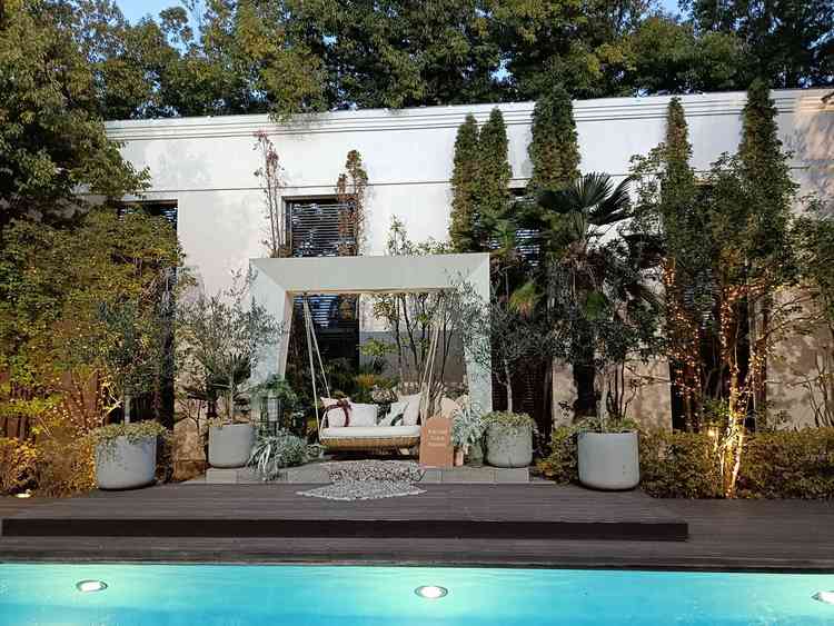 プール付きのガーデンで写真に映えます。プールは花を浮かべたり飾り付けもできるようです。