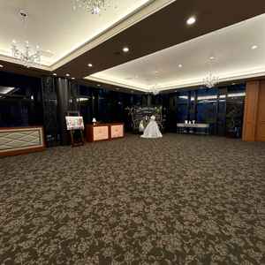 披露宴会場の前のスペースがかなり広い、ここでビュッフェもやるらしい