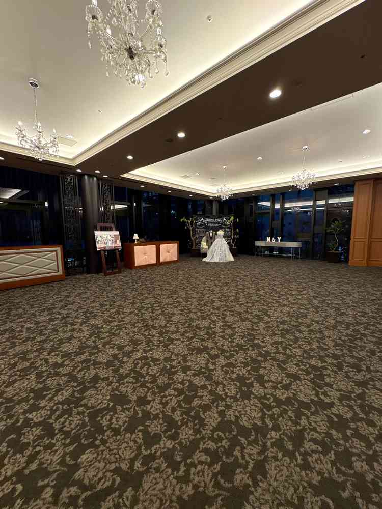 披露宴会場の前のスペースがかなり広い、ここでビュッフェもやるらしい