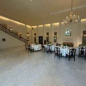 白基調かつゴージャスさもあり良い雰囲気。