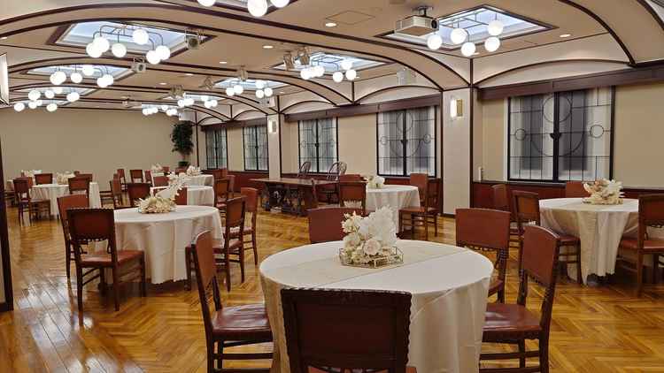 同じ階に披露宴会場が2つあり、披露宴で使っていない方の会場がゲスト待機ルームになるそう